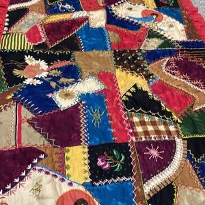Amazing vtg handmade embroidered crazy quilt / wall hanging tapestry